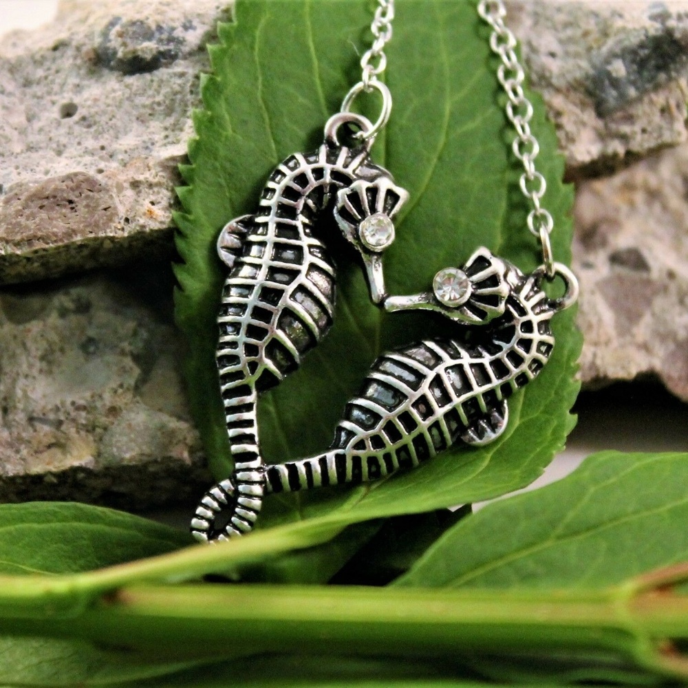 Rustic Alloy Kissing Seahorse Pendant Necklace